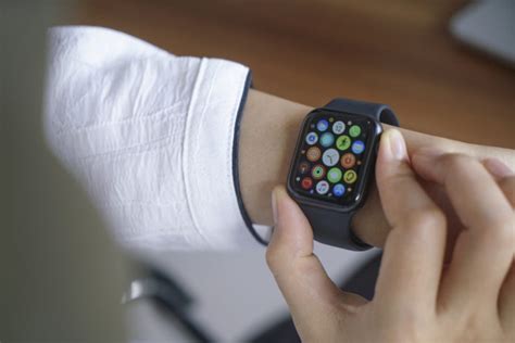 A­p­p­l­e­,­ ­a­k­ı­l­l­ı­ ­s­a­a­t­ ­p­a­z­a­r­ı­n­d­a­ ­l­i­d­e­r­ ­k­o­n­u­m­d­a­